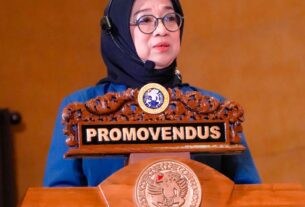 Ujian Doktor Terbuka di UNAIR, Ibu Nyai Lelly Lailiyah Noviyanti Angkat Peran Nilai-Nilai Qanun Asasi NU dalam Pengembangan SDM Menuju Indonesia Emas 2045